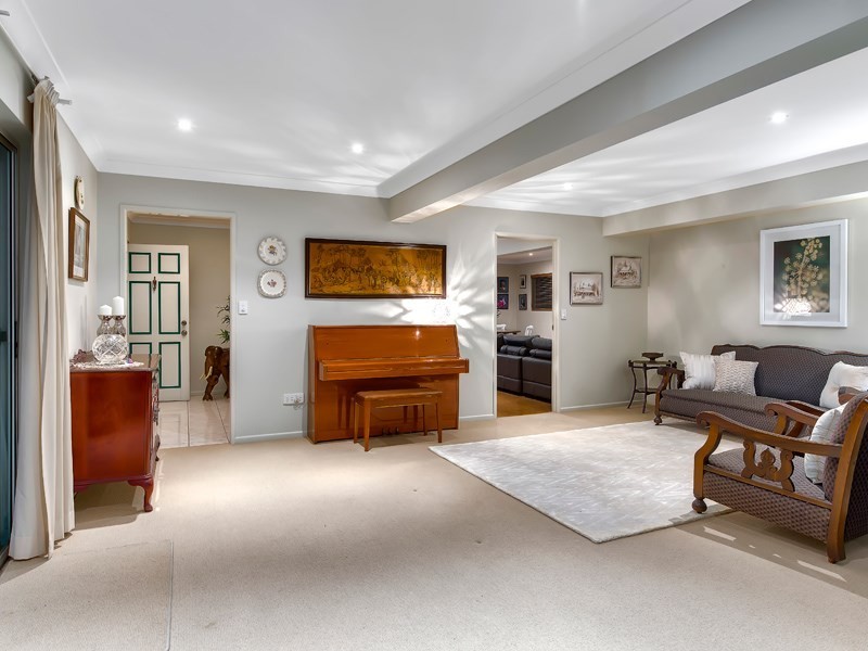 11 Lynell Street, Hamilton QLD 4007