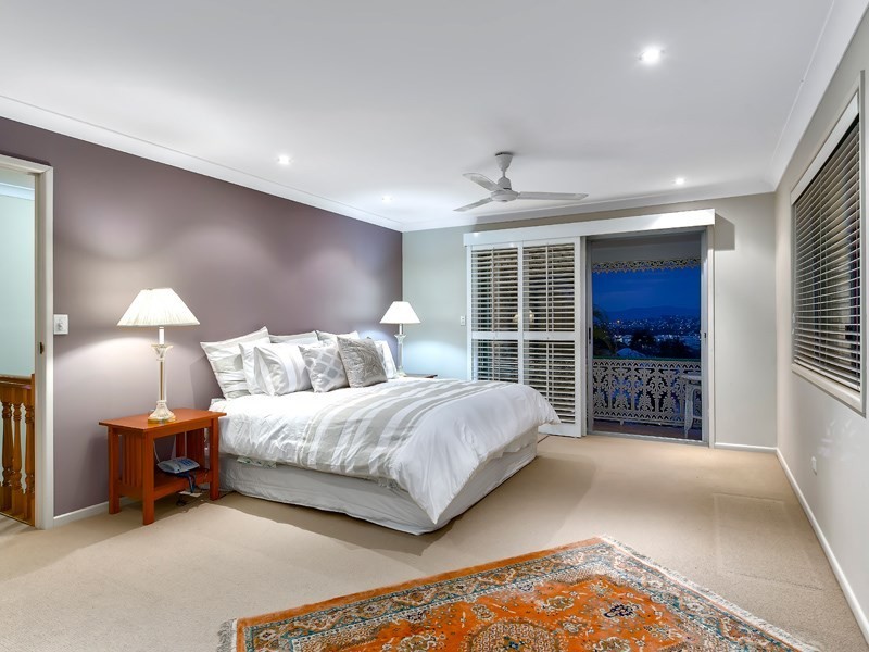 11 Lynell Street, Hamilton QLD 4007