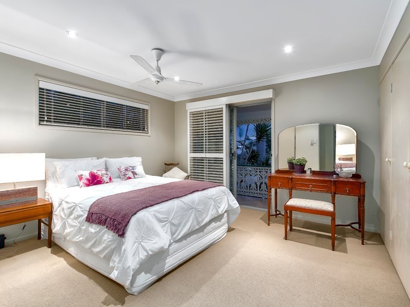 11 Lynell Street, Hamilton QLD 4007