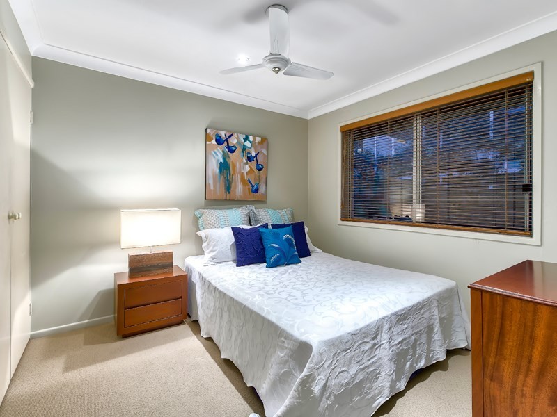 11 Lynell Street, Hamilton QLD 4007