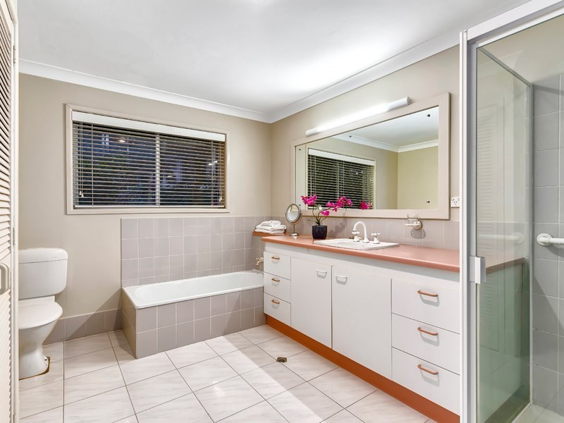 11 Lynell Street, Hamilton QLD 4007