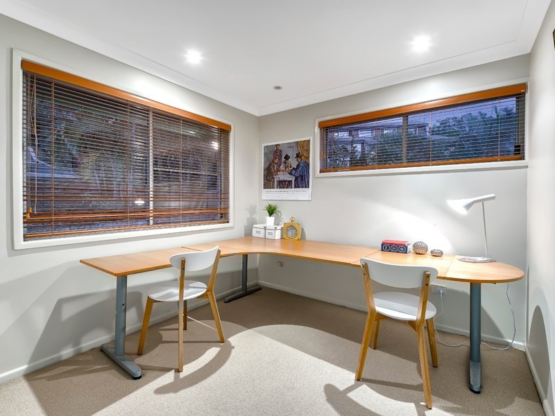 11 Lynell Street, Hamilton QLD 4007