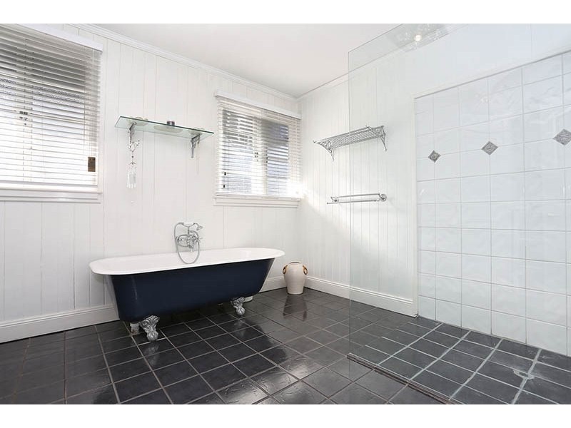 11 Hutton Street, Clayfield QLD 4011