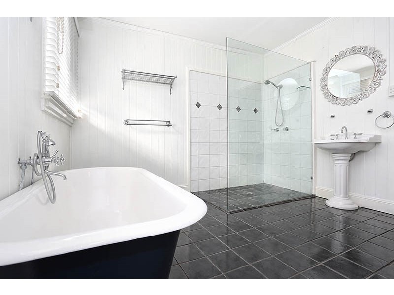 11 Hutton Street, Clayfield QLD 4011