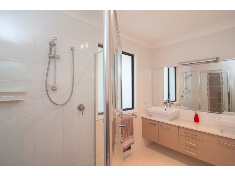 23 Cerbaia Close, Bridgeman Downs QLD 4035