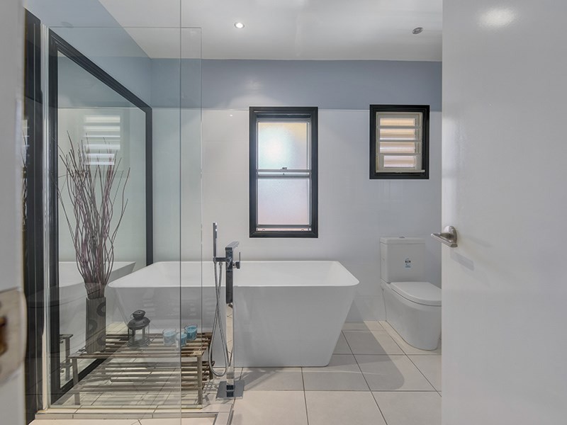15 Strathdale Street, Aspley QLD 4034