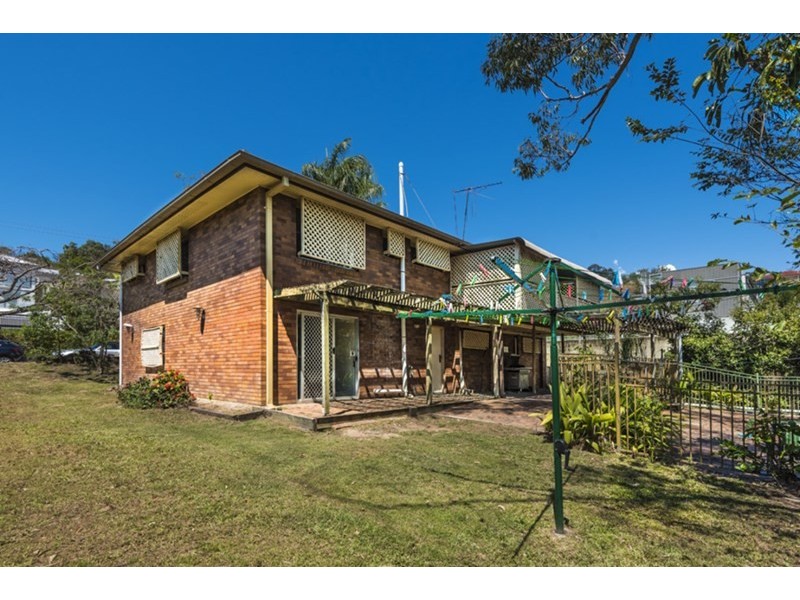 20 Lynell Street, Hamilton QLD 4007