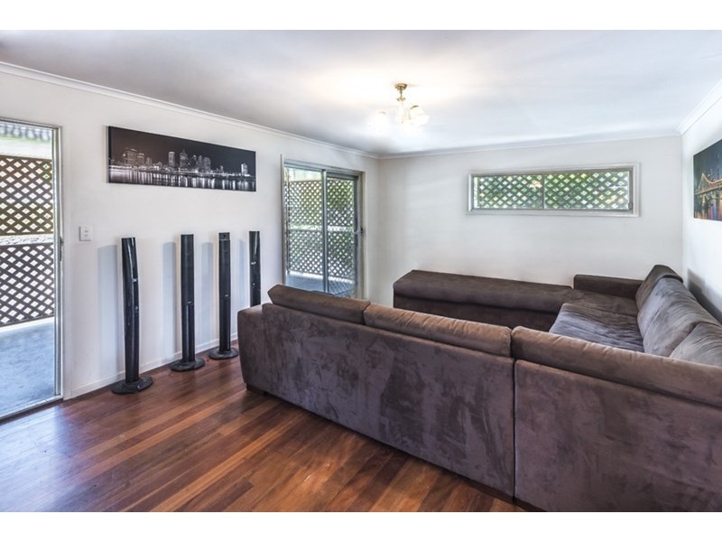 20 Lynell Street, Hamilton QLD 4007