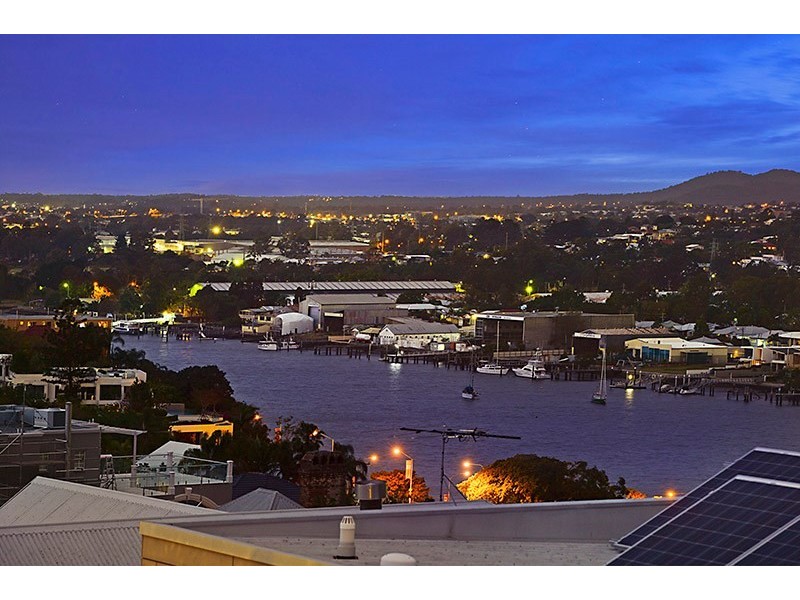 12 Castleton Street, Hamilton QLD 4007