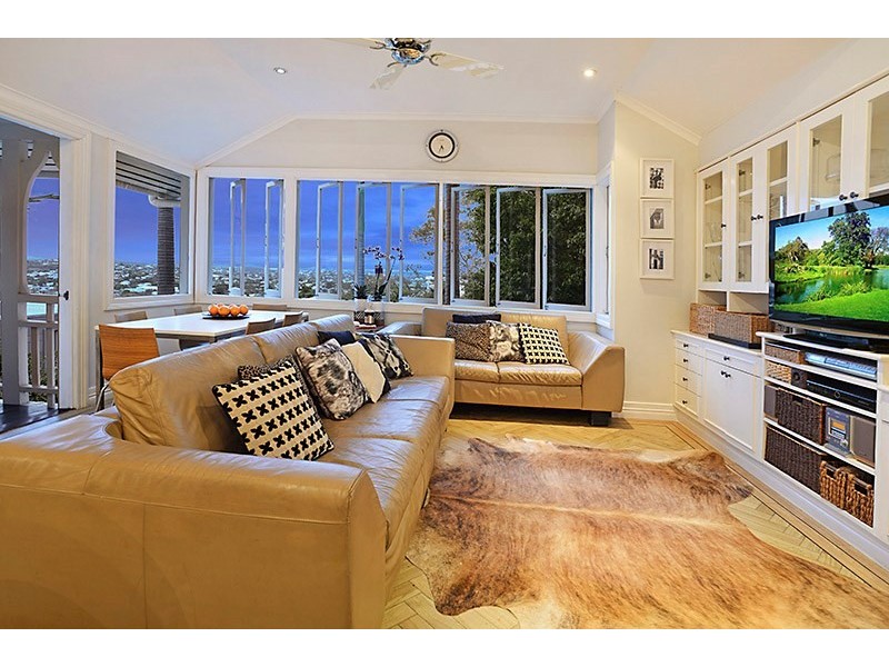 12 Castleton Street, Hamilton QLD 4007