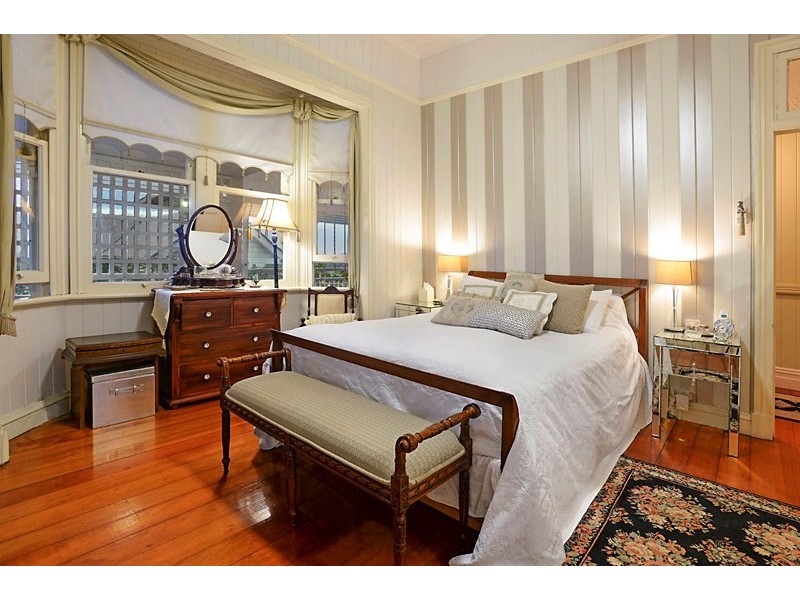 12 Castleton Street, Hamilton QLD 4007