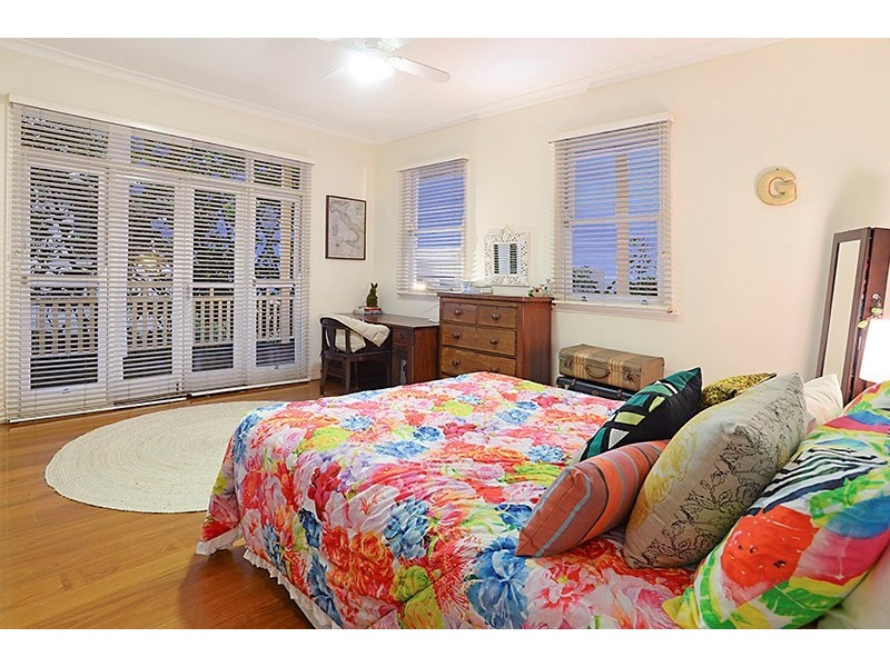 12 Castleton Street, Hamilton QLD 4007