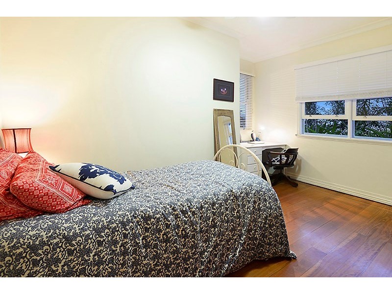 12 Castleton Street, Hamilton QLD 4007