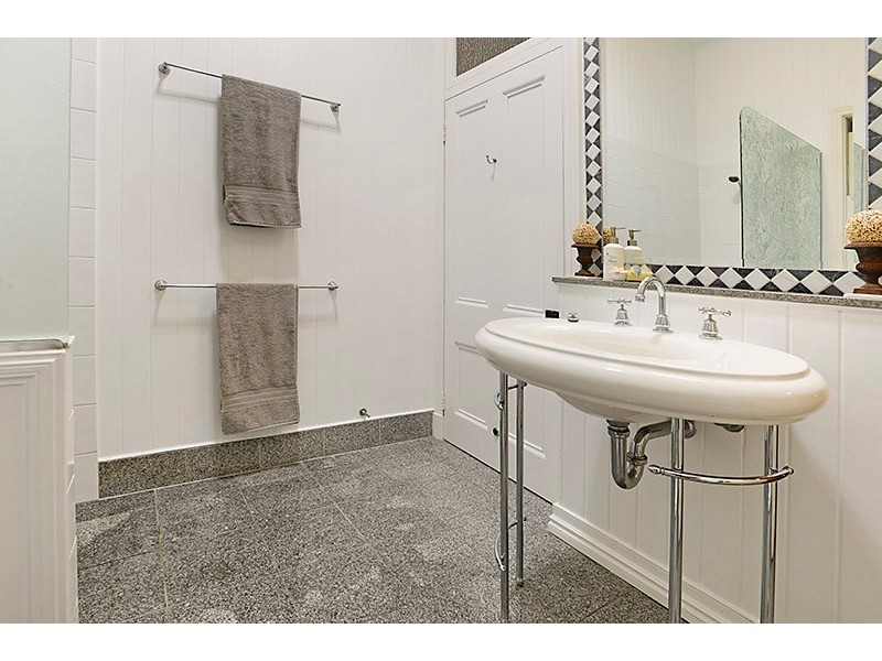 12 Castleton Street, Hamilton QLD 4007