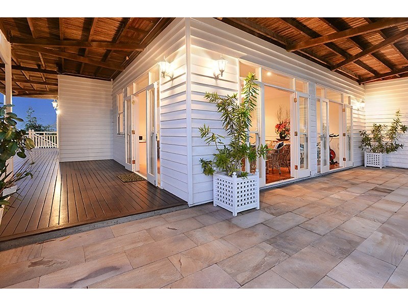 12 Castleton Street, Hamilton QLD 4007