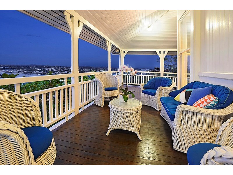 12 Castleton Street, Hamilton QLD 4007