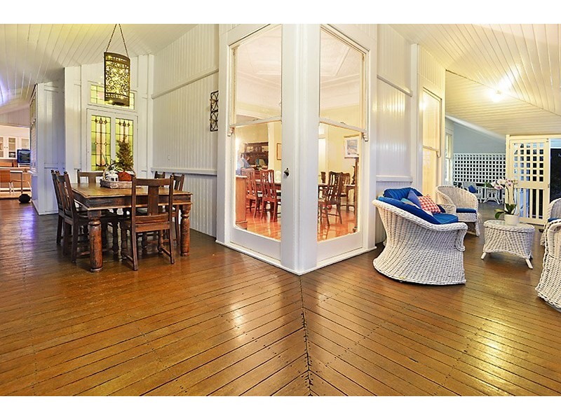 12 Castleton Street, Hamilton QLD 4007