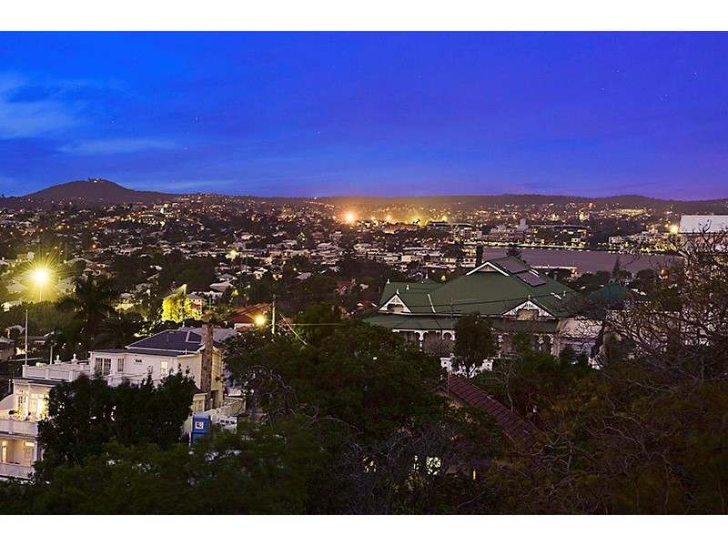 12 Castleton Street, Hamilton QLD 4007