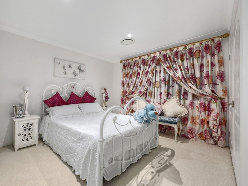 6 Montalcino Place, Bridgeman Downs QLD 4035