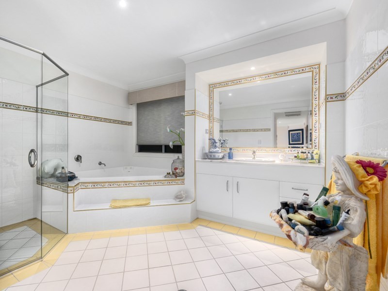 6 Montalcino Place, Bridgeman Downs QLD 4035