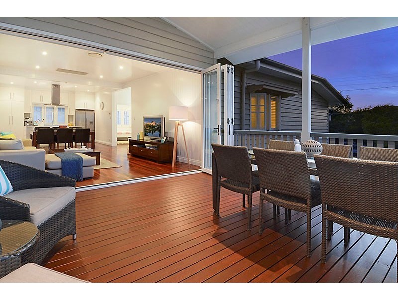 77 Eighth Avenue, Wilston QLD 4051