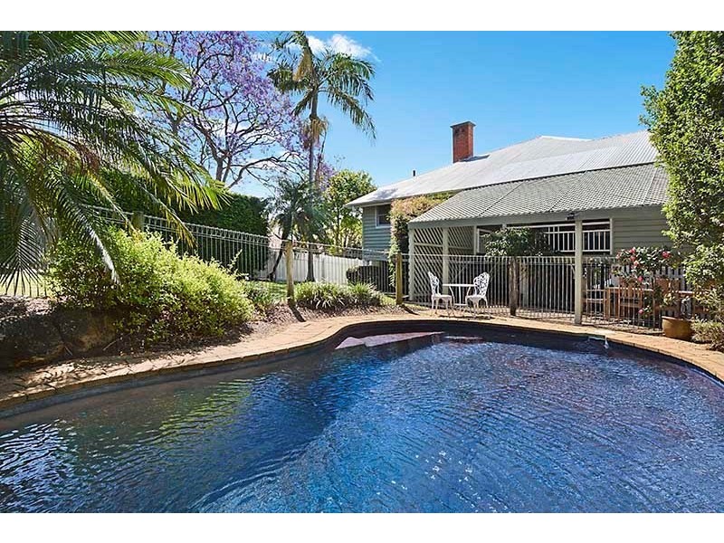1 Sefton Road, Clayfield QLD 4011