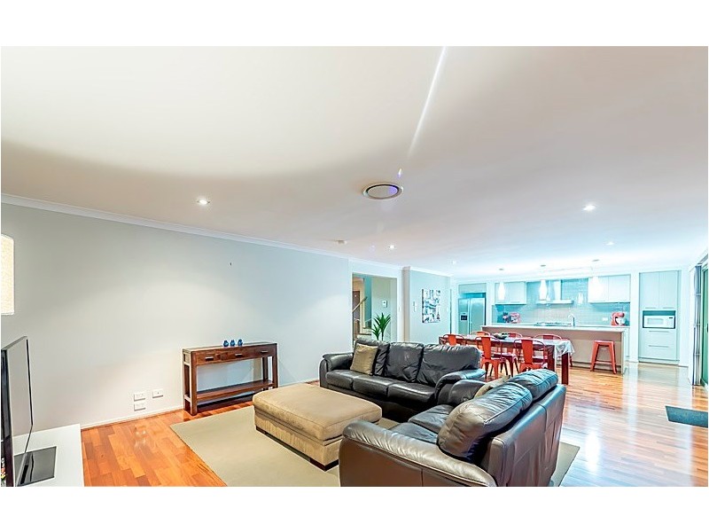 9 Silverbirch Place, Bridgeman Downs QLD 4035