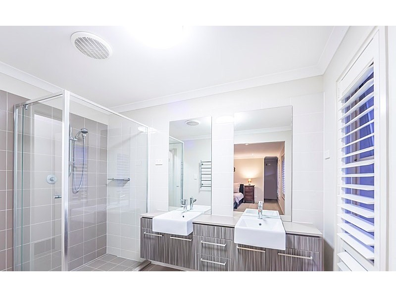 9 Silverbirch Place, Bridgeman Downs QLD 4035