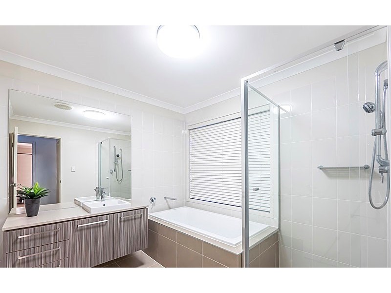 9 Silverbirch Place, Bridgeman Downs QLD 4035