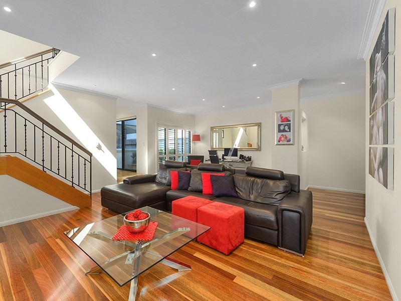 102 Barlow Street, Clayfield QLD 4011