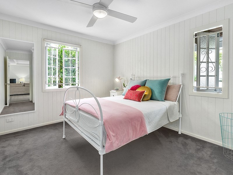 74 Woodville Street, Hendra QLD 4011