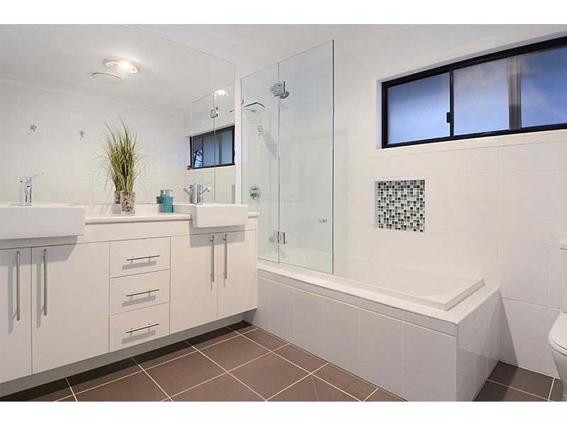 110 Wilgarning Street, Stafford Heights QLD 4053