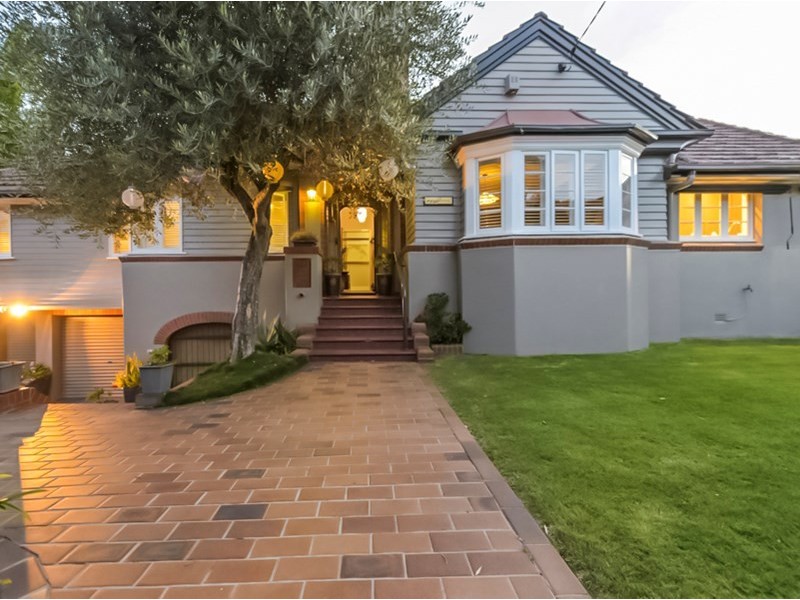 23 Rossiter Parade, Hamilton QLD 4007