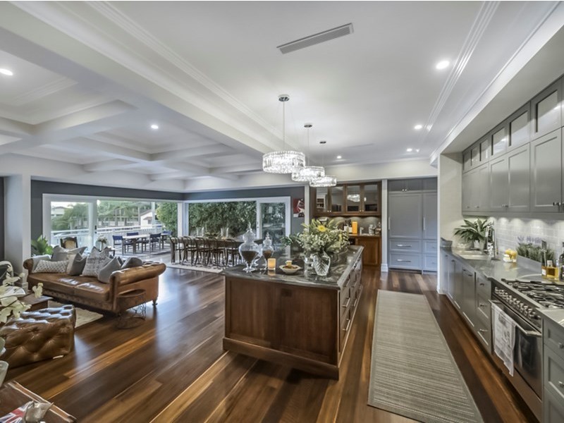 23 Rossiter Parade, Hamilton QLD 4007