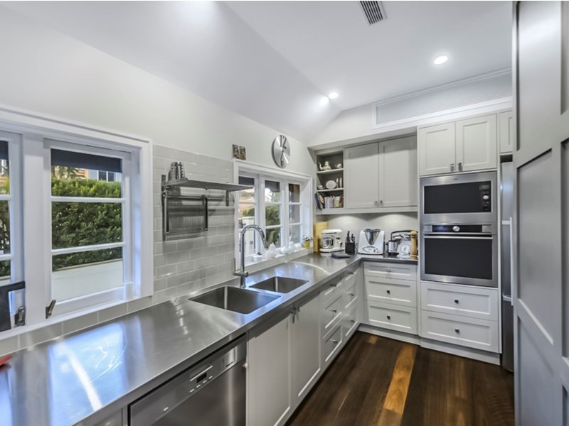 23 Rossiter Parade, Hamilton QLD 4007