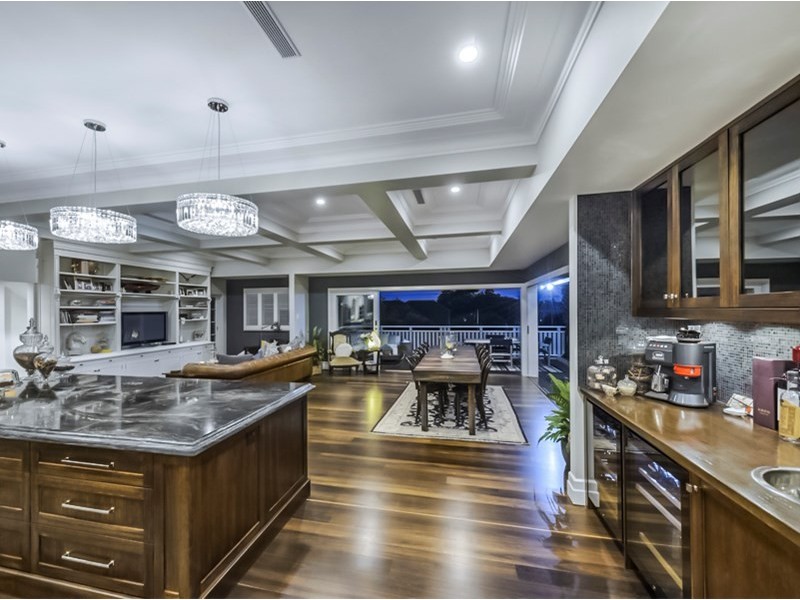 23 Rossiter Parade, Hamilton QLD 4007