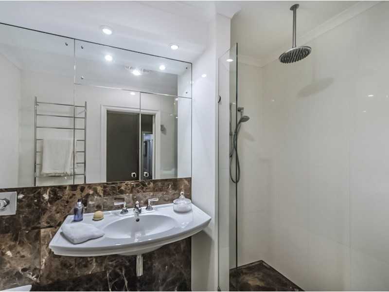 23 Rossiter Parade, Hamilton QLD 4007