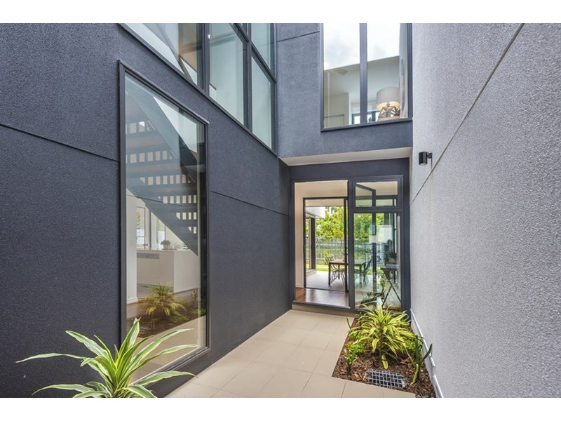 604/12 Parkside Circuit, Hamilton QLD 4007