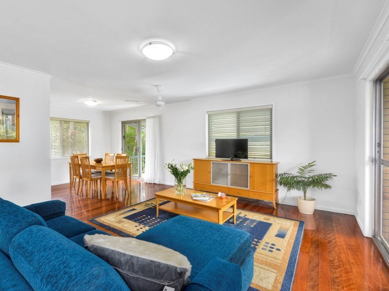 2 Caradon Street, Albany Creek QLD 4035