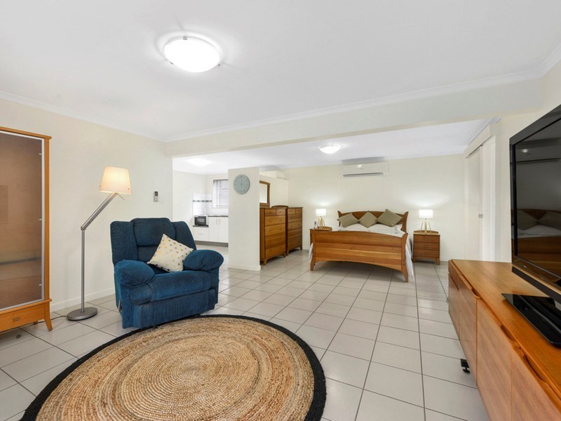 2 Caradon Street, Albany Creek QLD 4035