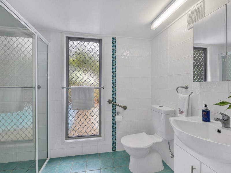 2 Caradon Street, Albany Creek QLD 4035