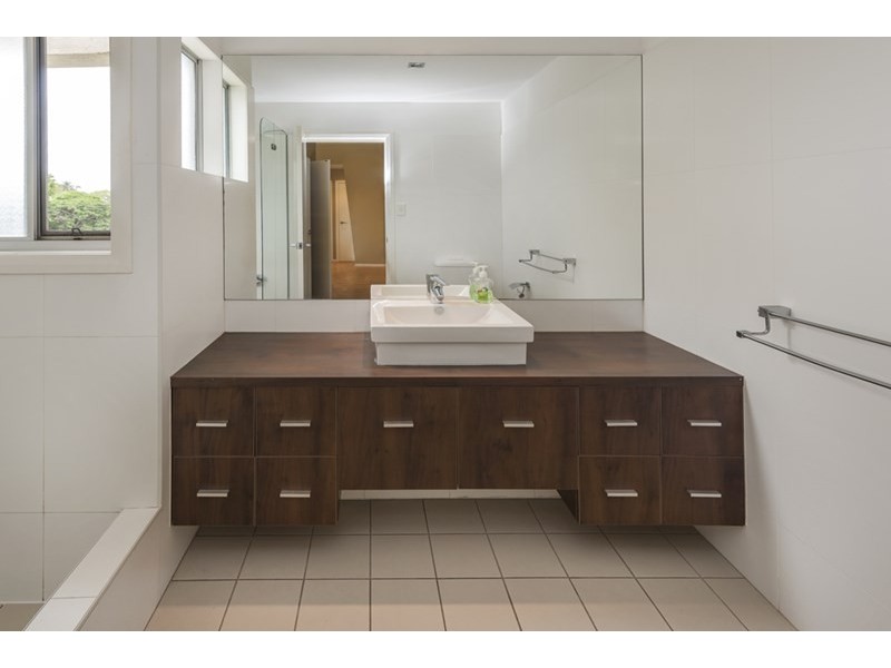 11 Woodville Street, Hendra QLD 4011