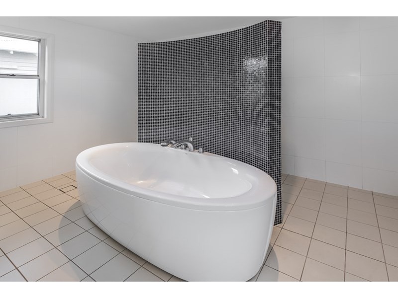 11 Woodville Street, Hendra QLD 4011