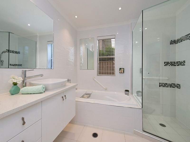 16 Bowley Street, Hendra QLD 4011