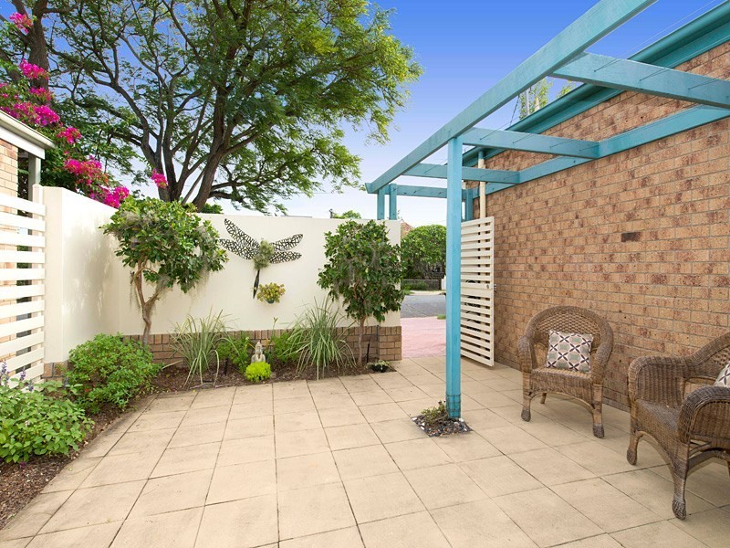 16 Bowley Street, Hendra QLD 4011