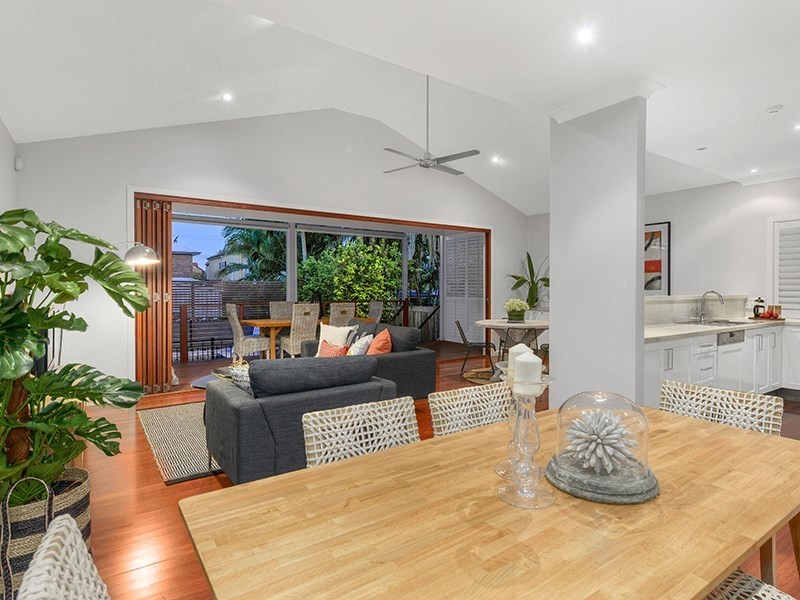 34 Oakley Street, Manly QLD 4179