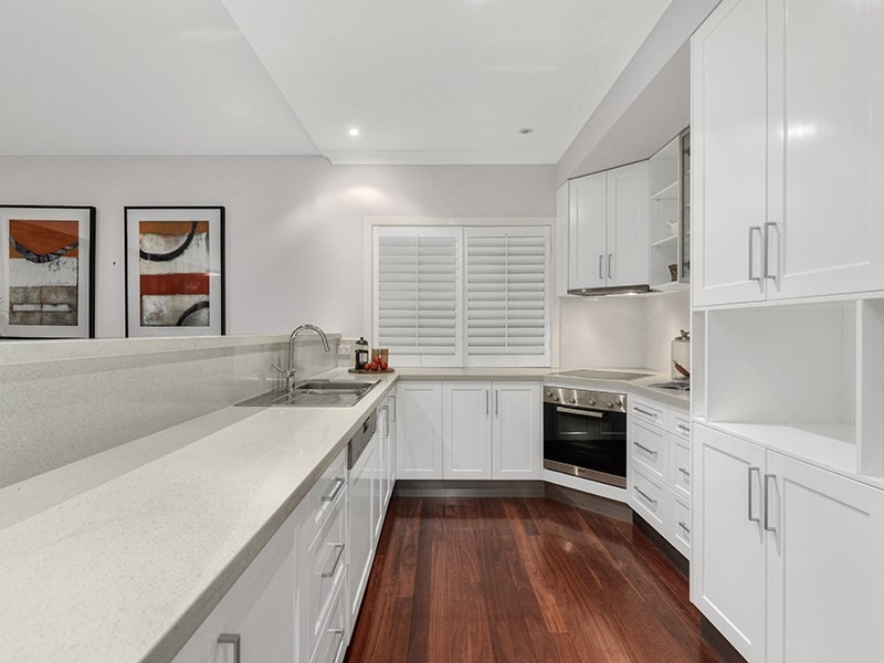 34 Oakley Street, Manly QLD 4179