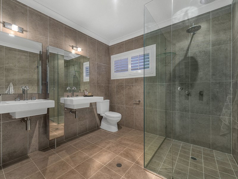 34 Oakley Street, Manly QLD 4179