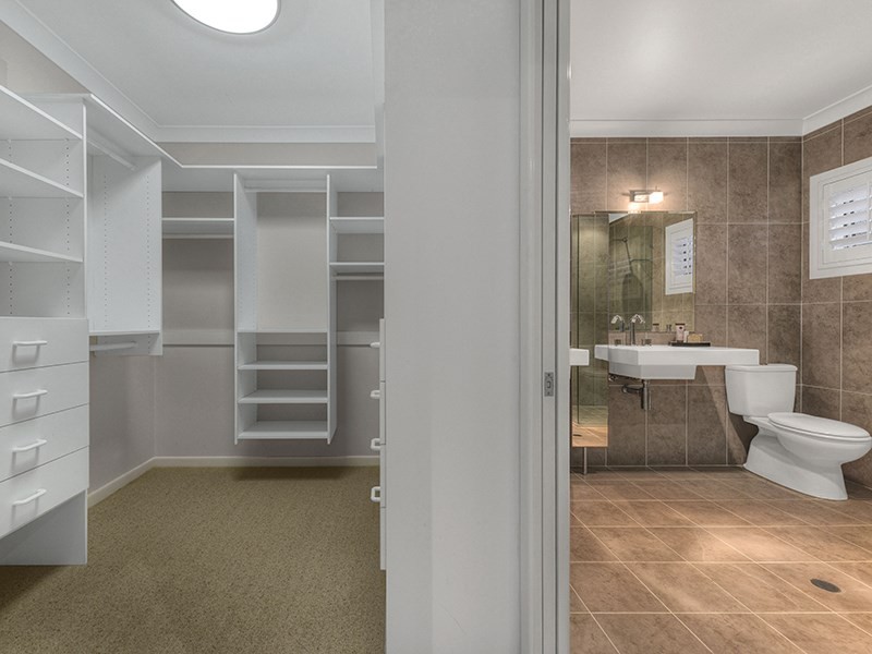 34 Oakley Street, Manly QLD 4179