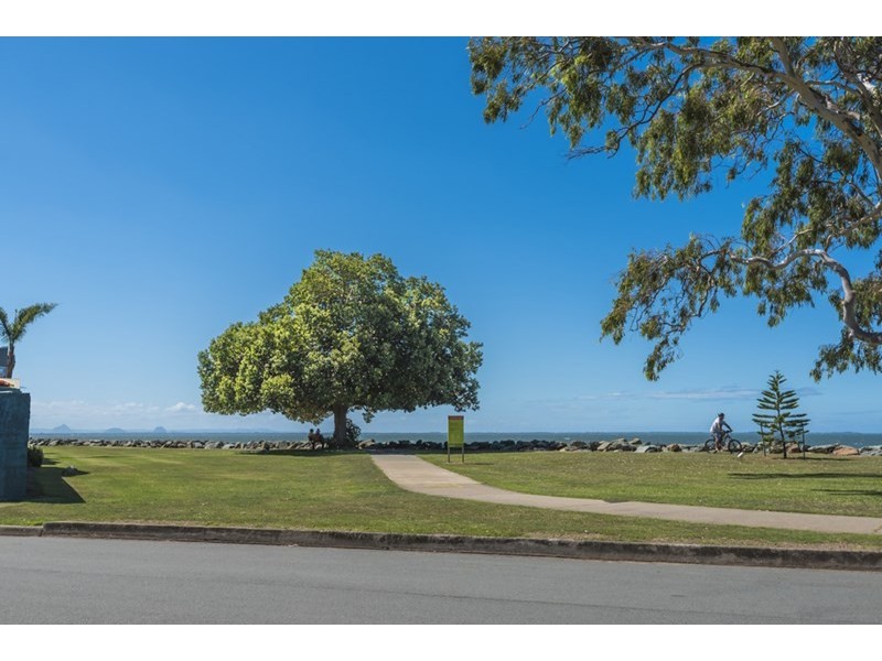 5 and 9 Second Avenue, Scarborough QLD 4020